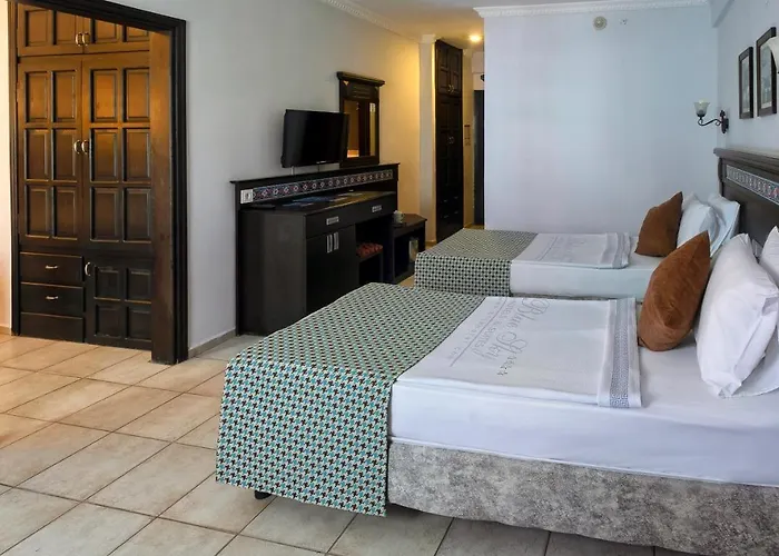 Big Blue Sky 4* אלאניה