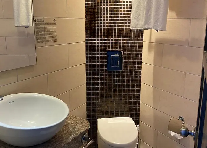 מלון Big Blue Sky אלאניה