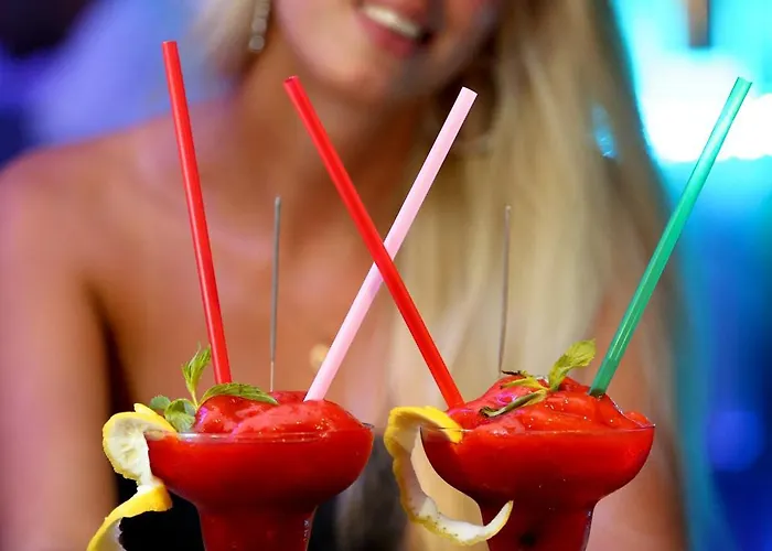 מלון Big Blue Sky אלאניה